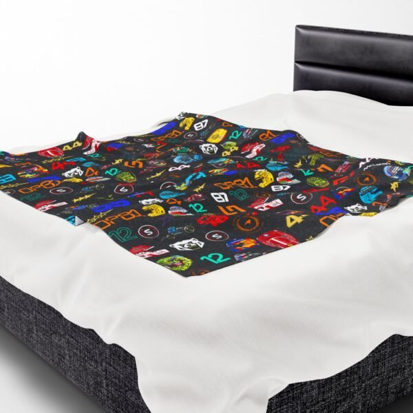 16757878704783710841_2048.jpeg 2025 F1 Doodle Plush Throw Blanket – Cozy Home Décor for Racing Fans