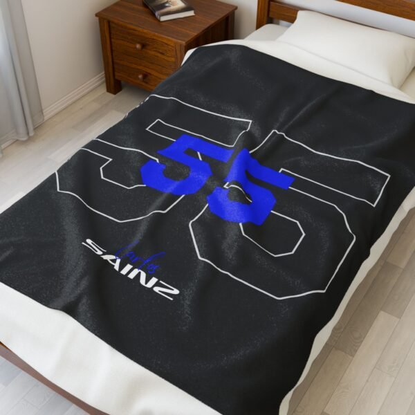 17446466880271423739_2048.jpeg Carlos SAI 55 Velveteen Plush Blanket – Racing Throw Blanket for Fans