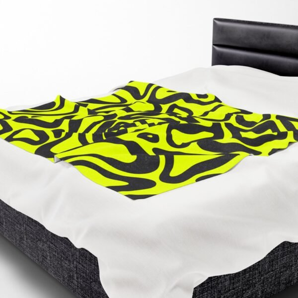 30688998308889776_2048.jpeg Day Helmet Racing Plush Blanket Racing Helmet Throw Blanket Motorsport Fan Cozy Blanket Helmet Design Plush Racing Throw