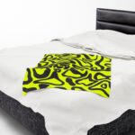 Day Helmet Racing Plush Blanket Racing Helmet Throw Blanket Motorsport Fan Cozy Blanket Helmet Design Plush Racing Throw