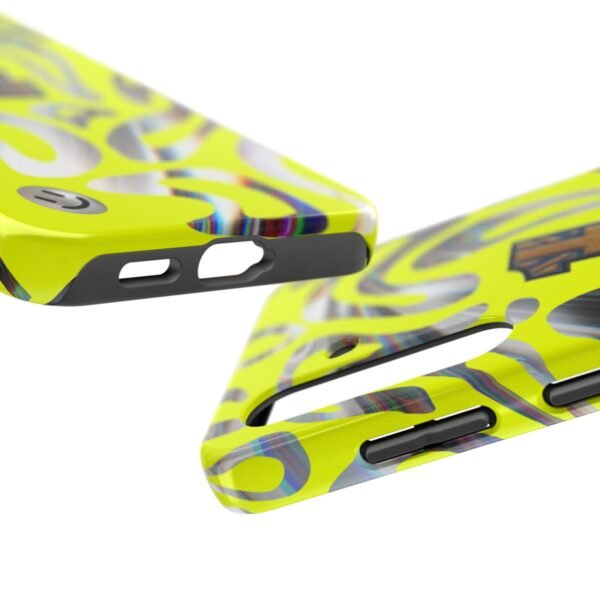 lando-norris-1-silverstone-gp-helmet-2026-compatible-with-all-iphone17-16-15-14-13-12-11-x-series-and-samsung-s-seri-26.jpg Lando Norris phone case - Lifestyle Shot 4